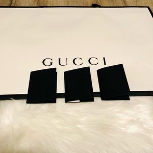 3 Card and Receipt Holders
1 Gucci Return Policy card